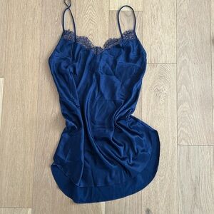 size large, Victoria Secret night slip
